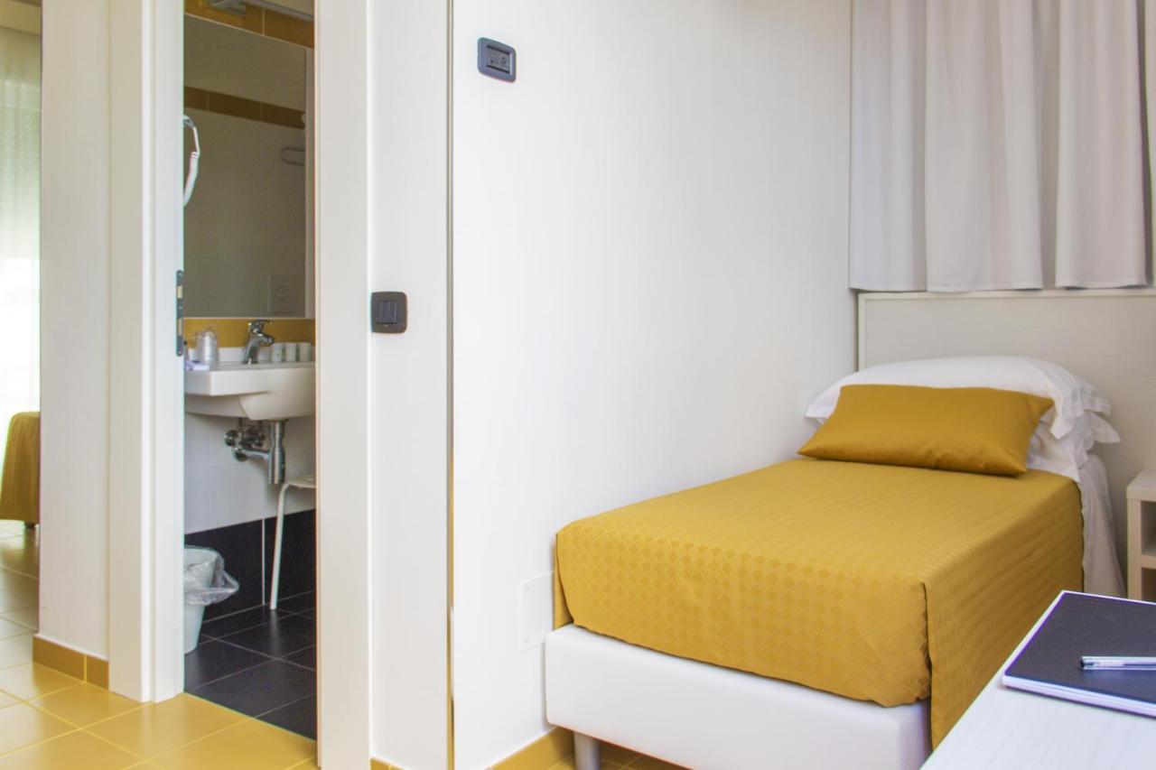 Hotel Villa Chiara Террачина Экстерьер фото
